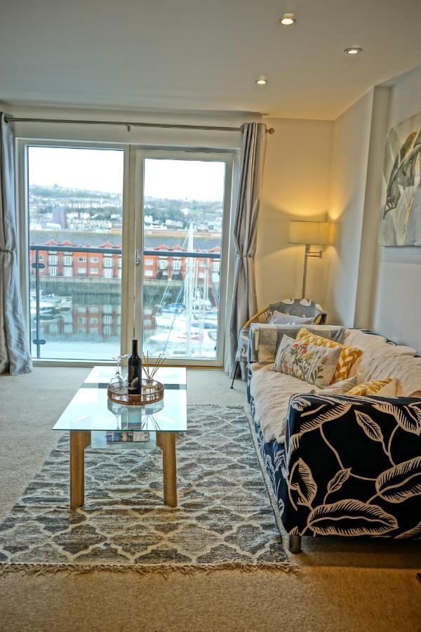 Soak Up The Light At A Soothing, Stylish Apartment In Swansea Marina Exterior photo